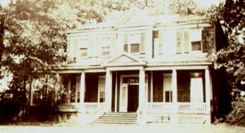 Vintage photo of Davis House, a Henrico County, Virginia structure that no longer exists.